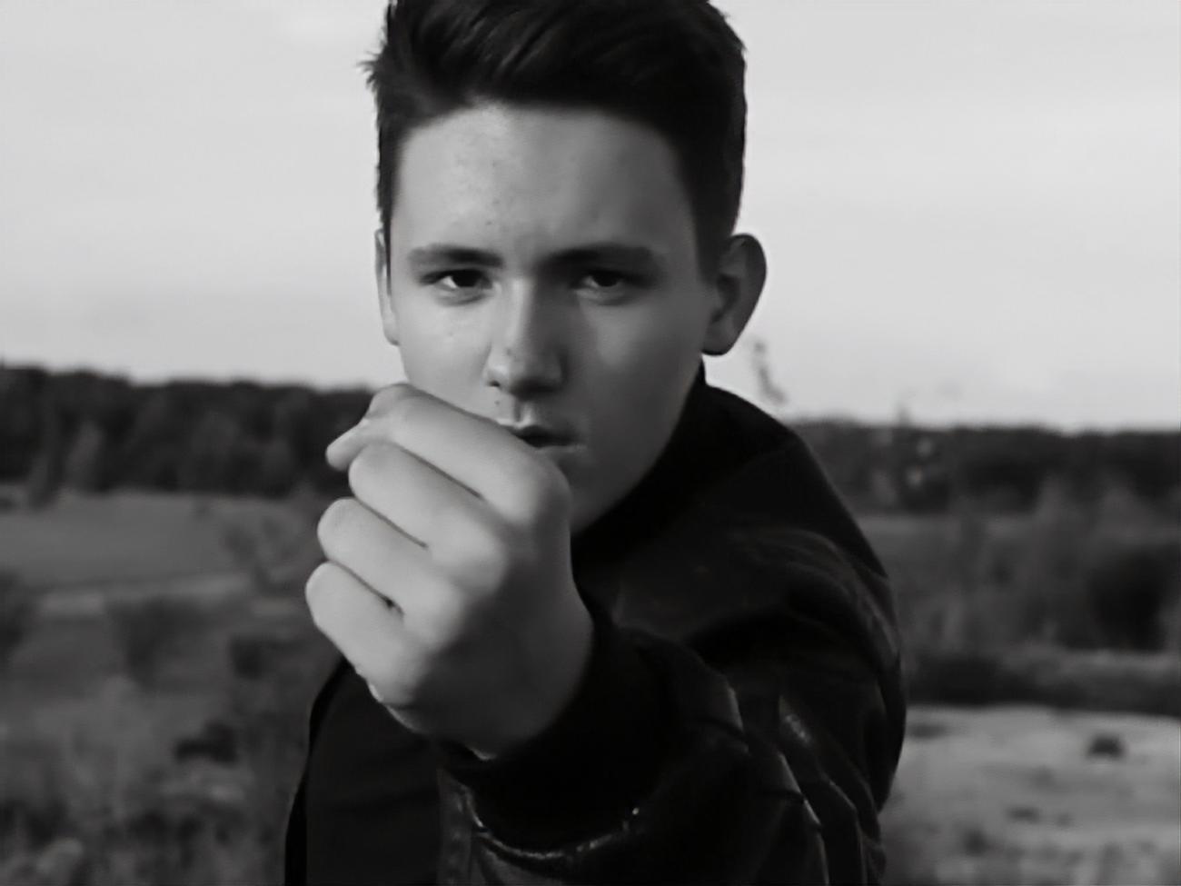 Карпук представил черно-белое видео