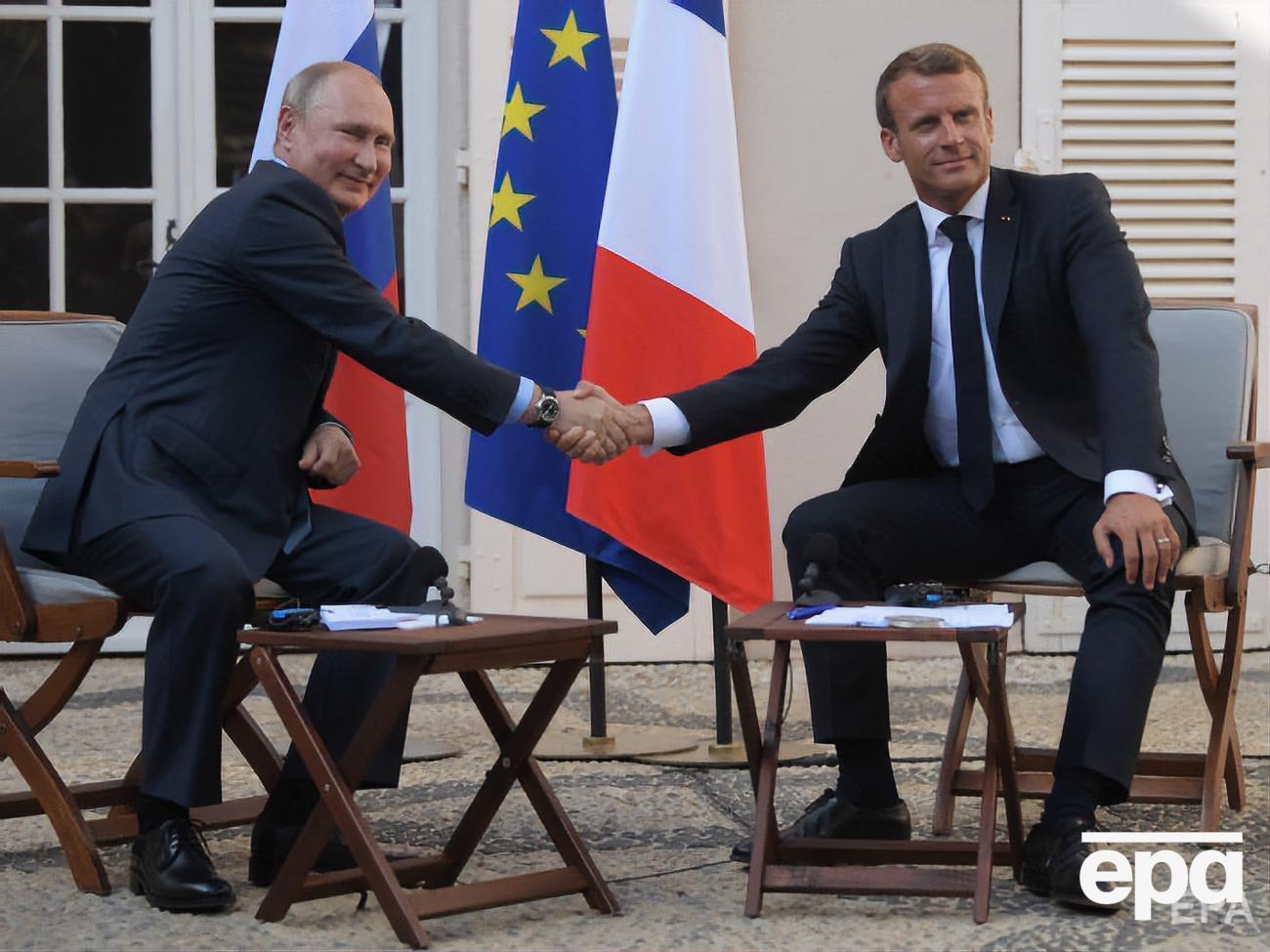 Путин на встрече с Макроном: Мы в&nbsp;2016&nbsp;году пошли на&nbsp;значительный компромисс, когда видоизменили имплементацию закона об&nbsp;особом статусе Донбасса