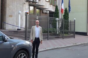 Понсена призначили послом у липні