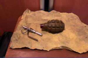 За місцями проживання підозрюваних вилучили гранату Ф-1, боєприпаси й вибухові речовини