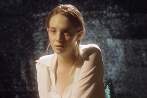 Мая Гоук презентувала дебютний кліп