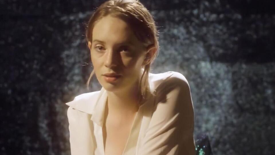 Мая Гоук презентувала дебютний кліп