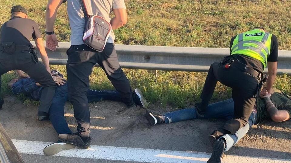 Двоє уродженців Грузії, яких затримали за підозрою в пограбуванні, нещодавно набули громадянства України