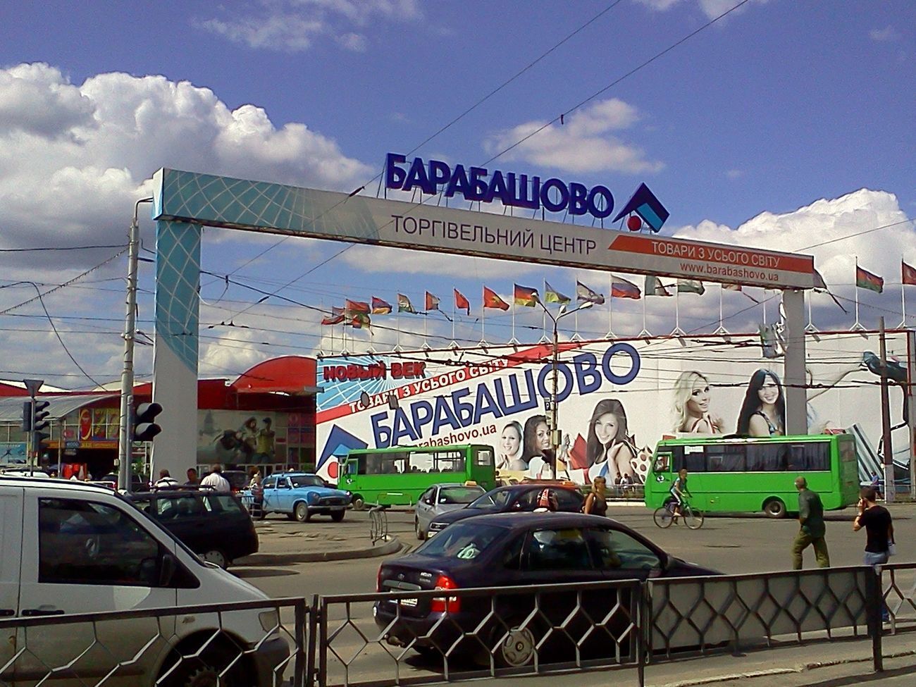 Городские власти заняли "открытую деструктивную позицию", считают в руководстве торгового центра