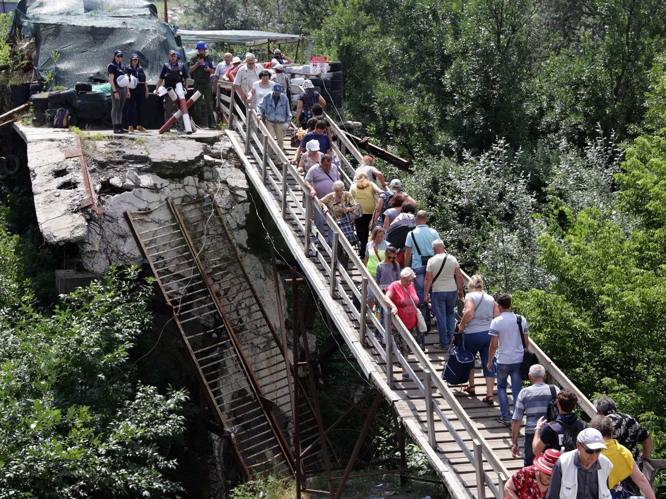 Україна виконала взяті на себе зобов'язання з розмінування території біля мосту, повідомила Оліфер