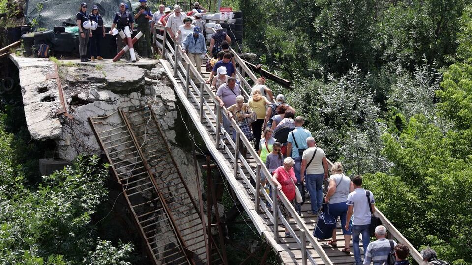 Україна виконала взяті на себе зобов'язання з розмінування території біля мосту, повідомила Оліфер