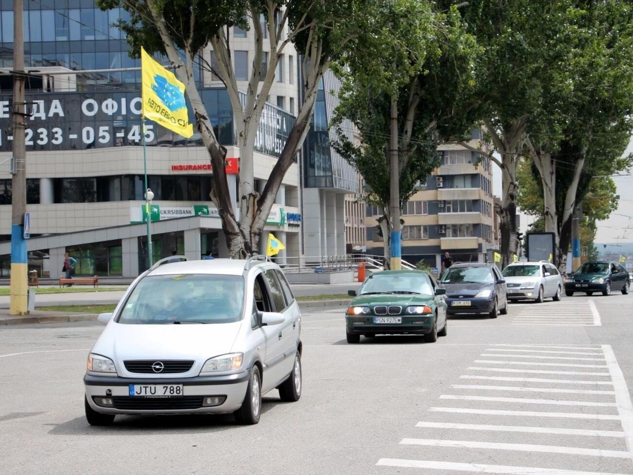 Штрафы для владельцев машин на еврономерах должны вступить в силу на этой неделе
