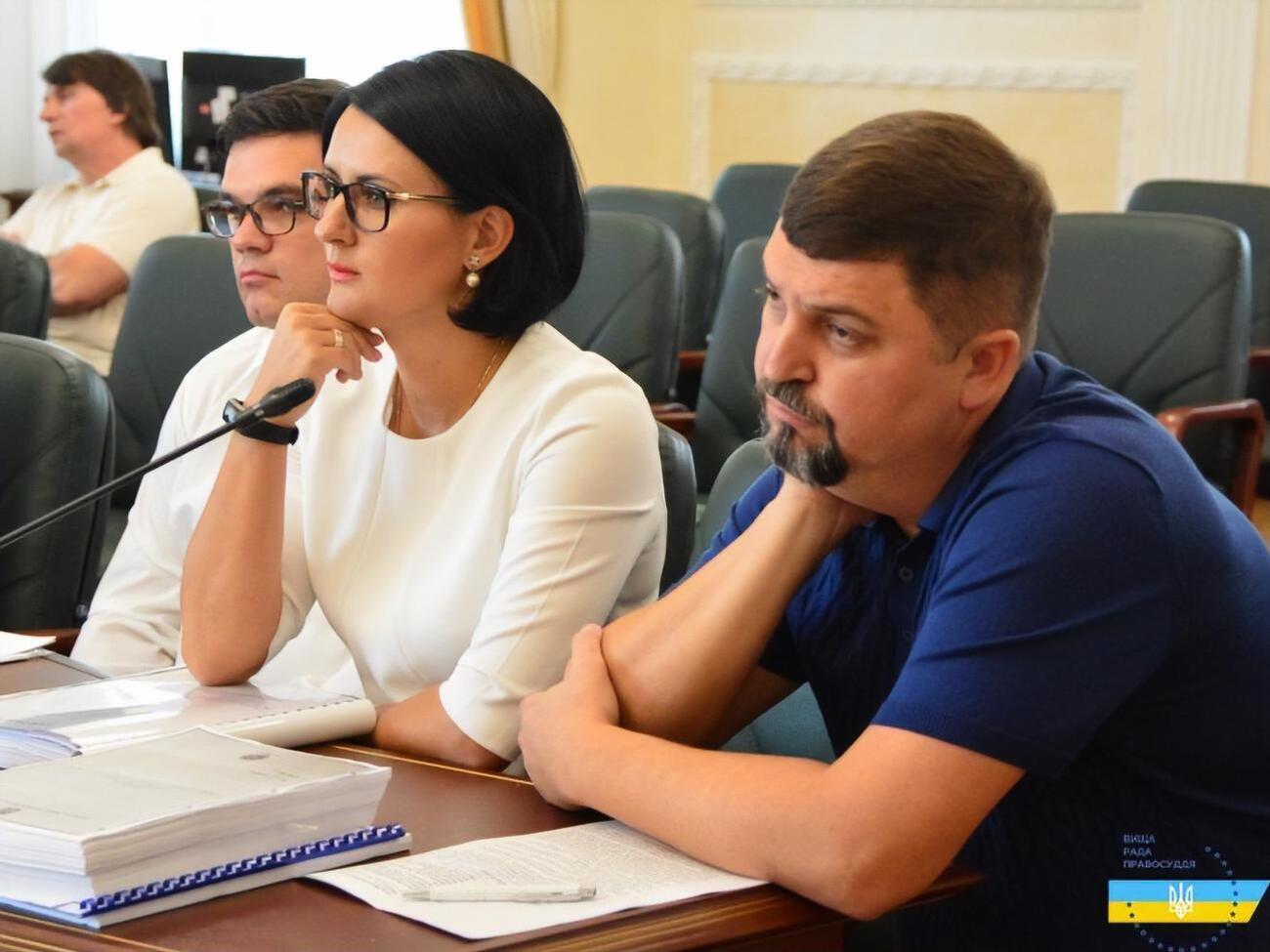 За інформацією слідчих, Погрібніченко (праворуч) ухвалив неправосудне судове рішення про відсутність повноважень у голови Вищої кваліфікаційної комісії суддів Сергія Козьякова