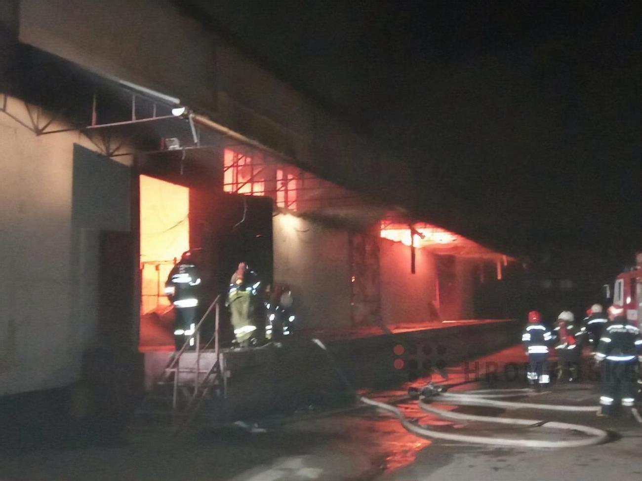 Пожежу гасять досі