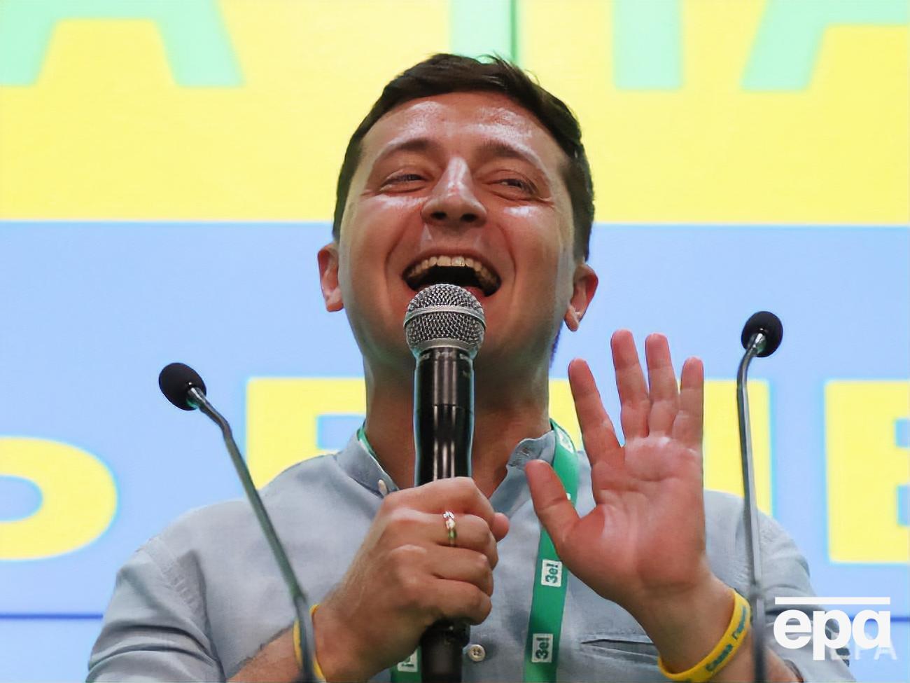 Зеленський: Давайте завтра розфарбуємо в жовто-сині кольори нашу планету