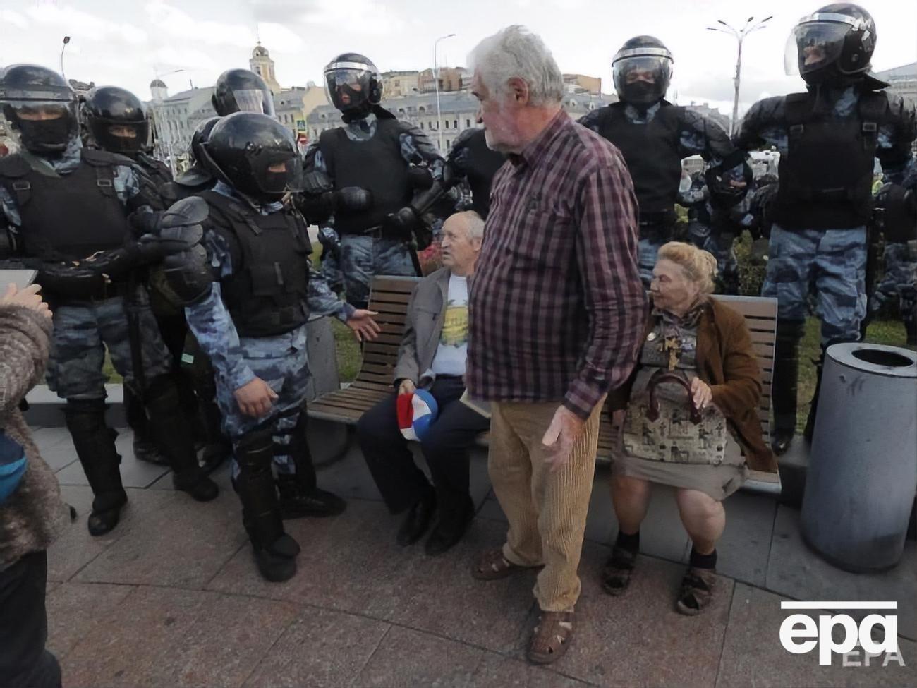 На акціях протесту російська поліція затримала понад 2 тис. осіб