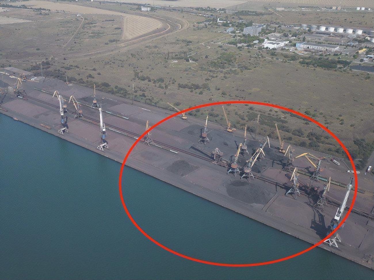 Издание приводит фото причалов 5 и 6, сделанное с дрона