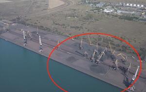 Издание приводит фото причалов 5 и 6, сделанное с дрона