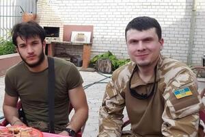 Тимерхан Мунаев (слева) и командир батальона имени Дудаева Адам Осмаев