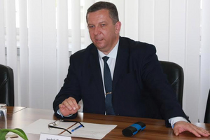 Виїзд українців за кордон на роботу Рева назвав "великою соціальною проблемою"