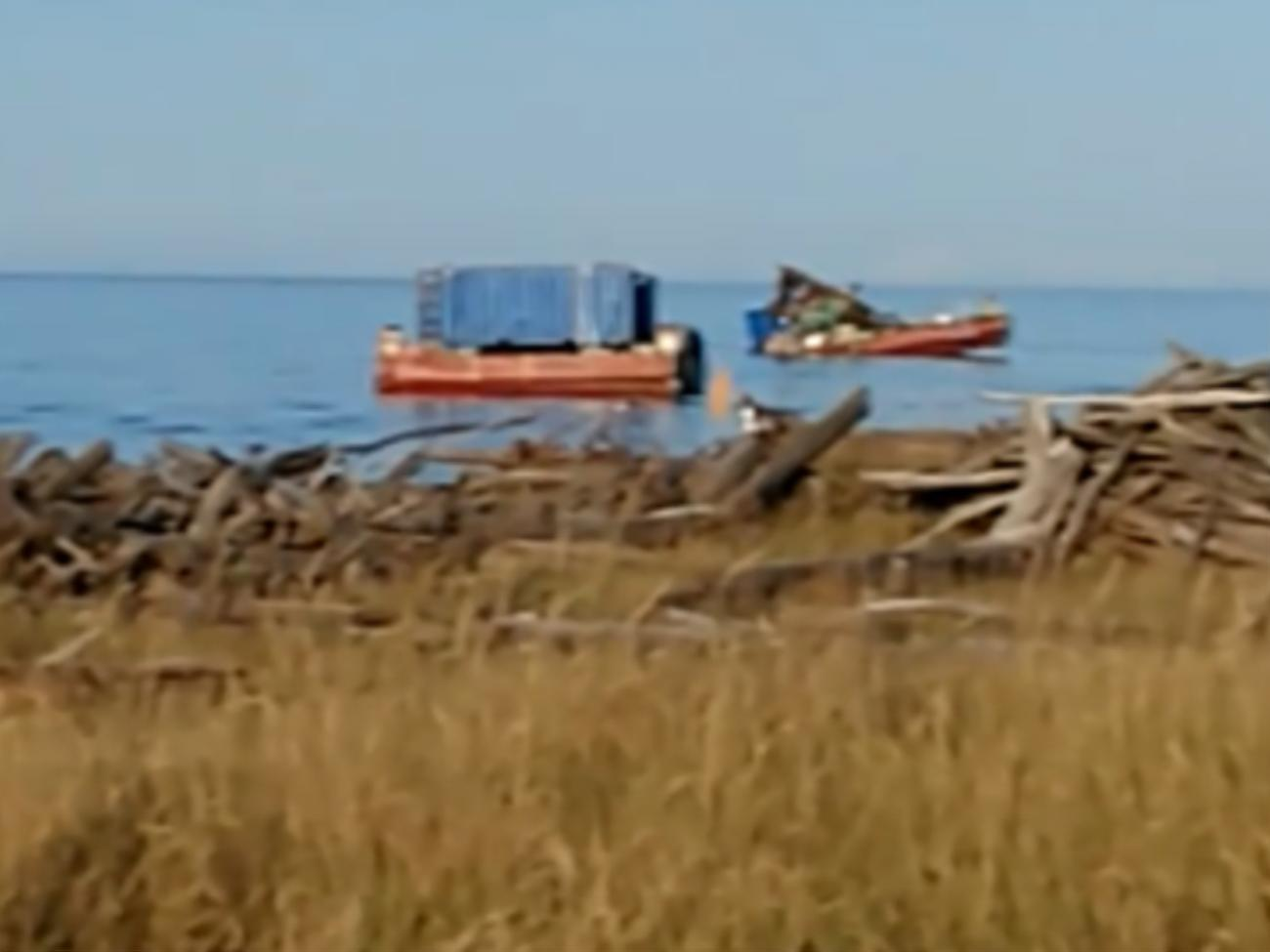 Понтоны находятся недалеко от берега