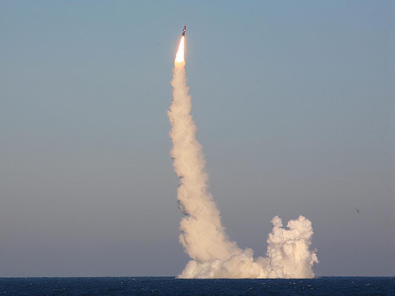 Ракеты запущены с подлодок, отметили в минобороны РФ