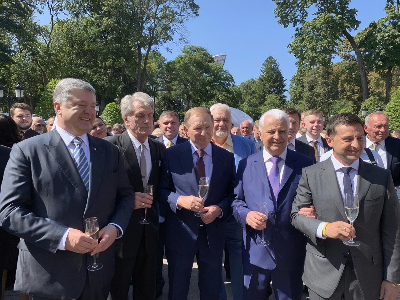 На прийомі присутні п'ять президентів України