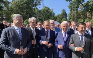 На приеме присутствуют пять президентов Украины