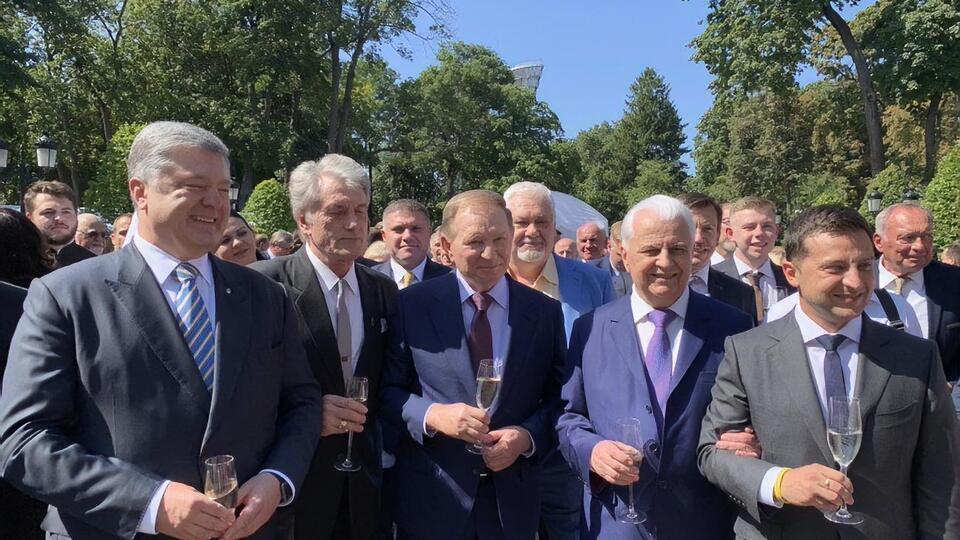 На прийомі присутні п'ять президентів України