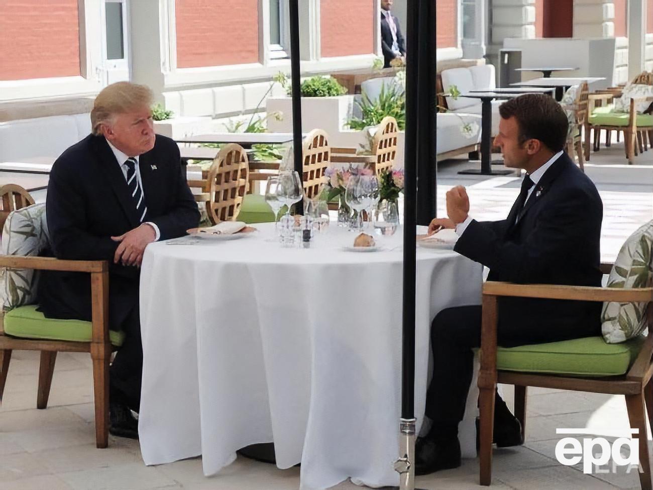 Трамп (на фото зліва) і Макрон уже в Біарріці
