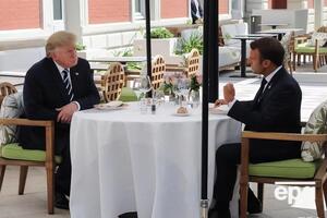 Трамп (на фото слева) и Макрон уже в Биаррице