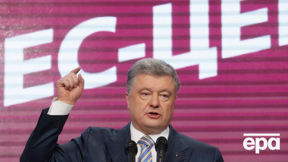 Порошенко: Я з повагою ставлюся до права президента проводити або не проводити паради
