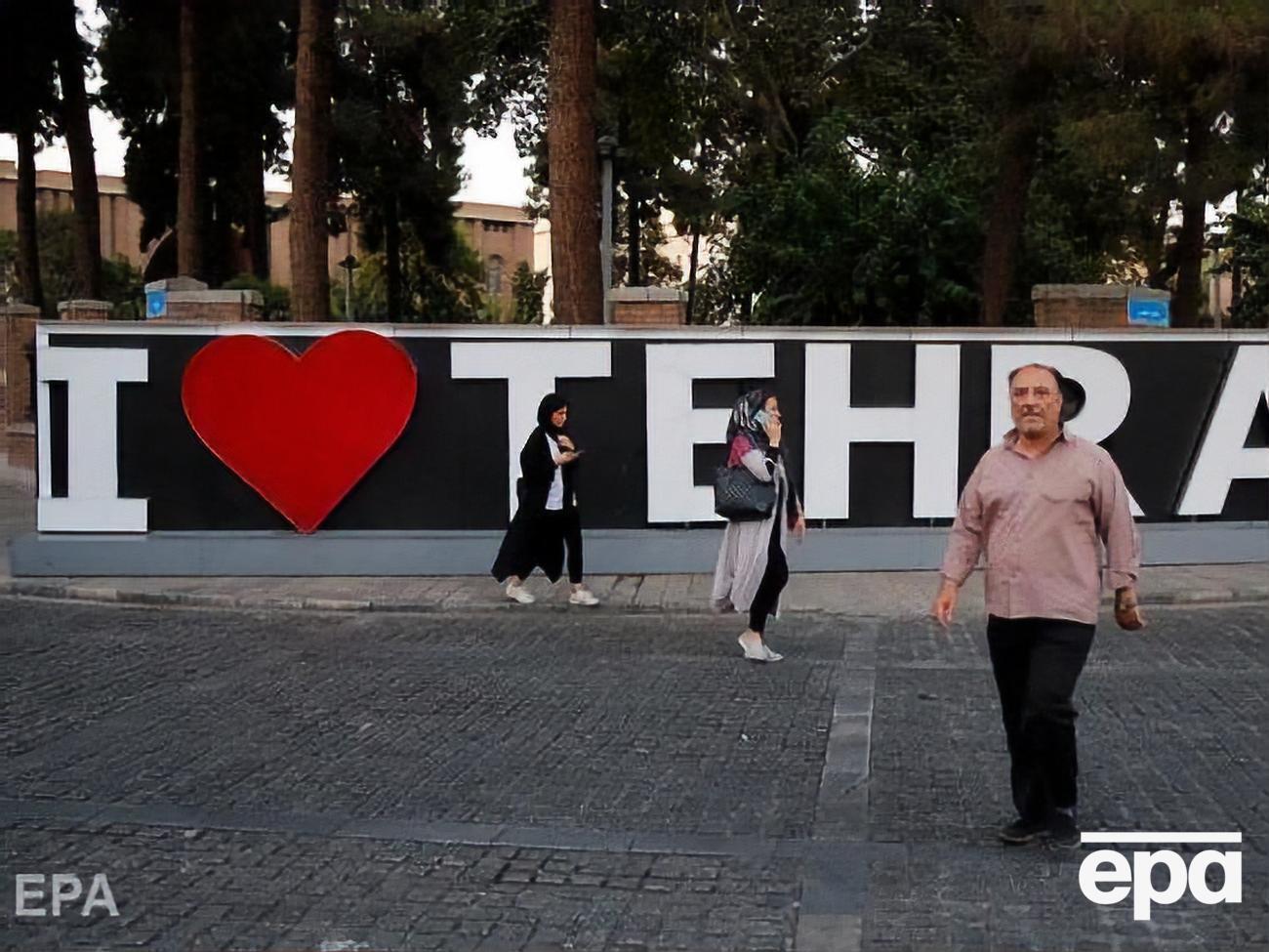 Після ісламської революції 1979 року жінкам було заборонено відвідувати футбольні матчі