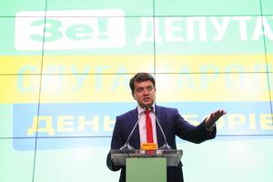 Разумков: Надеюсь, работа в парламенте будет направлена не на политическую позицию или оппозицию, а на развитие государства