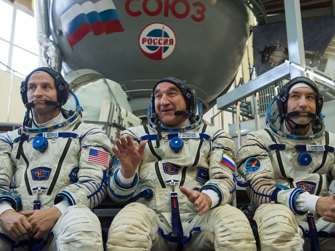 Екіпаж МКС успішно впорався з перестикуванням