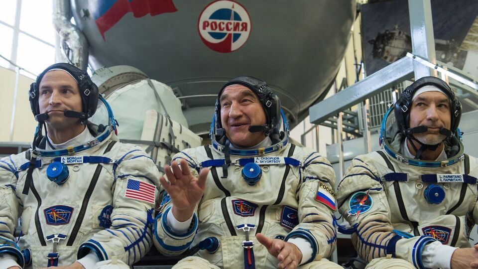 Экипаж МКС успешно справился с перестыковкой