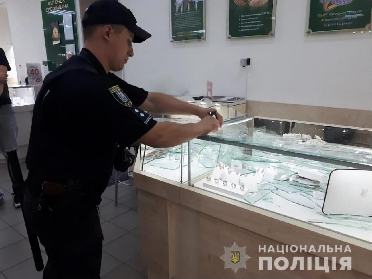 Поліція вирішує питання про відкриття кримінального провадження за ст. 187 (розбій) Кримінального кодексу