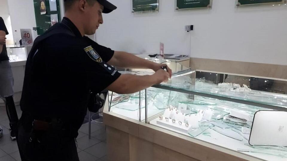 Поліція вирішує питання про відкриття кримінального провадження за ст. 187 (розбій) Кримінального кодексу