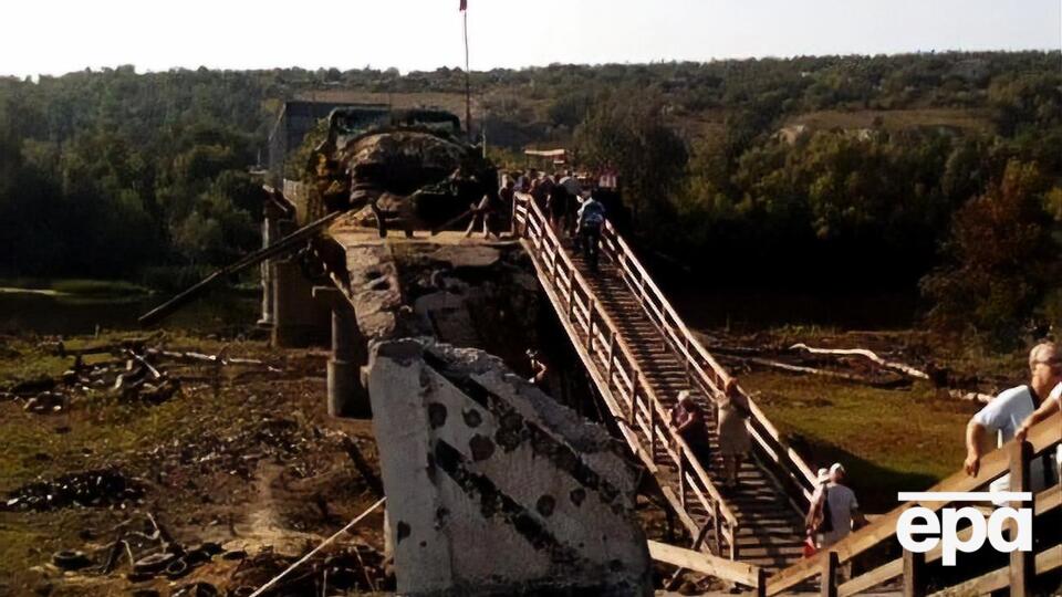 Міст у Станиці Луганській підривали кілька разів, на його місці звели тимчасові дерев'яні споруди
