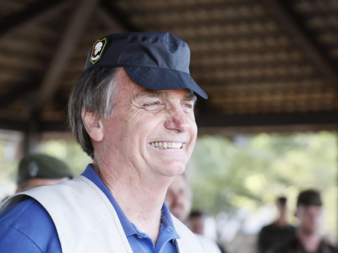 Болсонару (на фото) и Макрон заочно поспорили из-за поста в Facebook