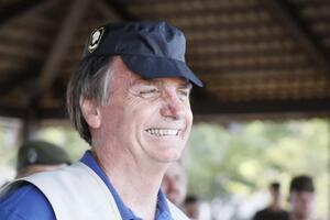 Болсонару (на фото) и Макрон заочно поспорили из-за поста в Facebook