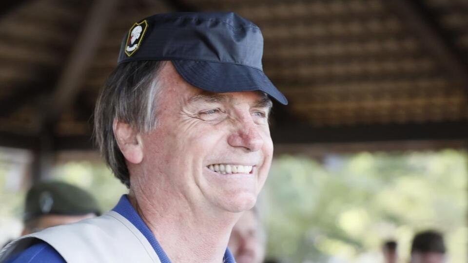 Болсонару (на фото) і Макрон заочно посперечалися через пост у Facebook