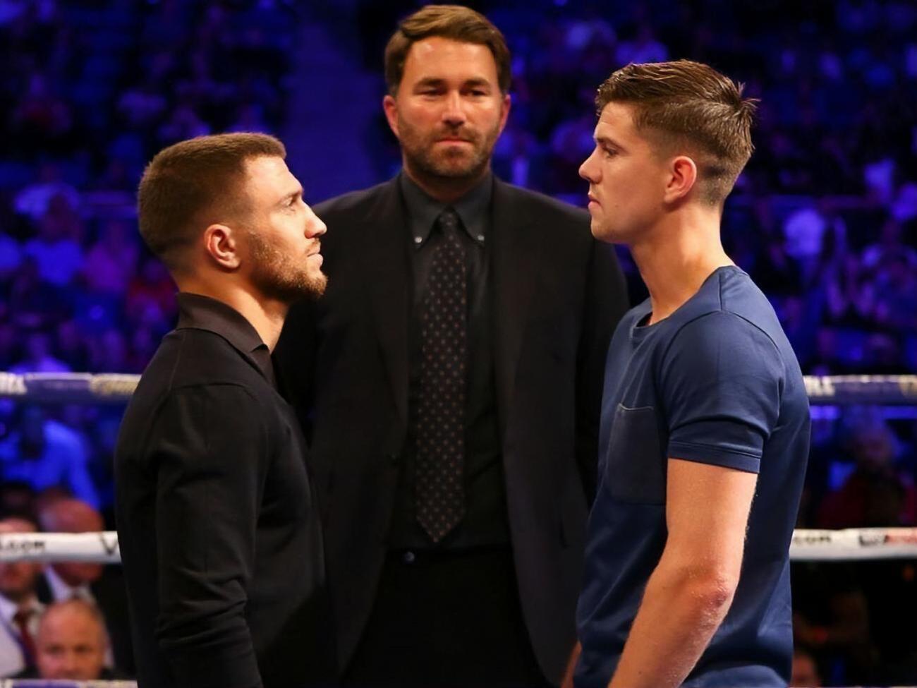 Василий Ломаченко (слева) – фаворит в бою с Люком Кэмпбеллом