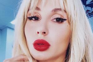 Loboda: "Живи спокойно, страна, я у тебя всего одна"