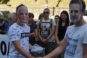 Кубива и Фирташа изображали сами активисты