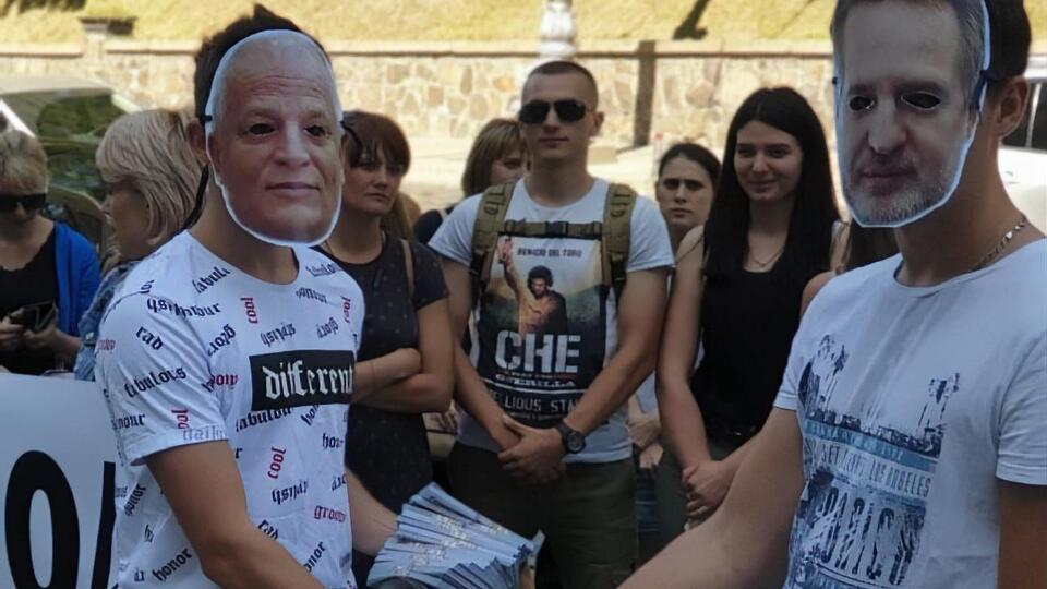 Кубіва і Фірташа зображували самі активісти