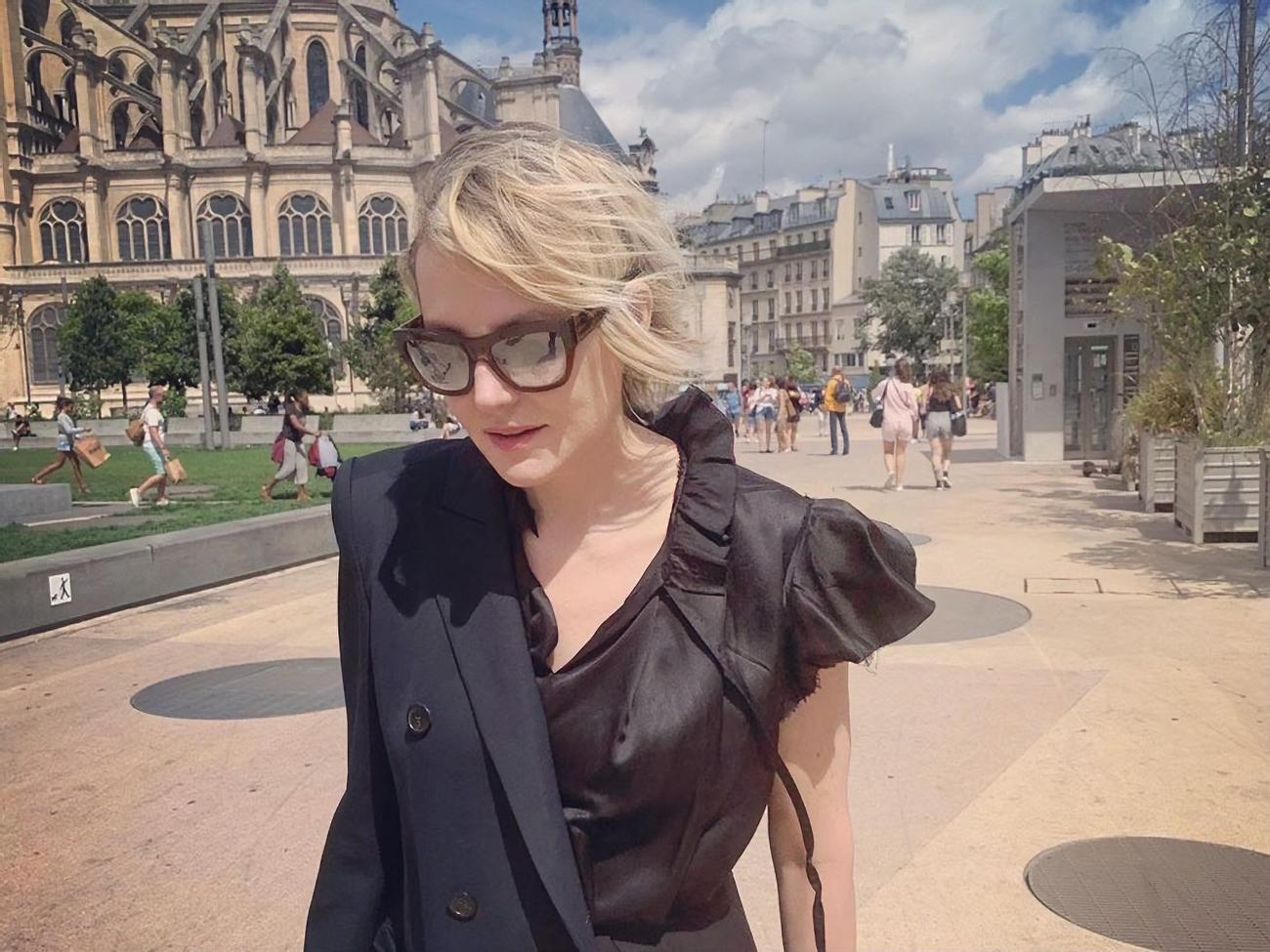 Литвинова: Люба композиторко і співачко, будь щаслива! Пливи!