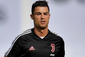 Роналду показал жену и четверых детей