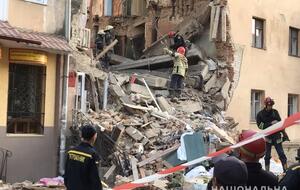 Співробітники ДСНС і далі проводять пошуково-рятувальні роботи