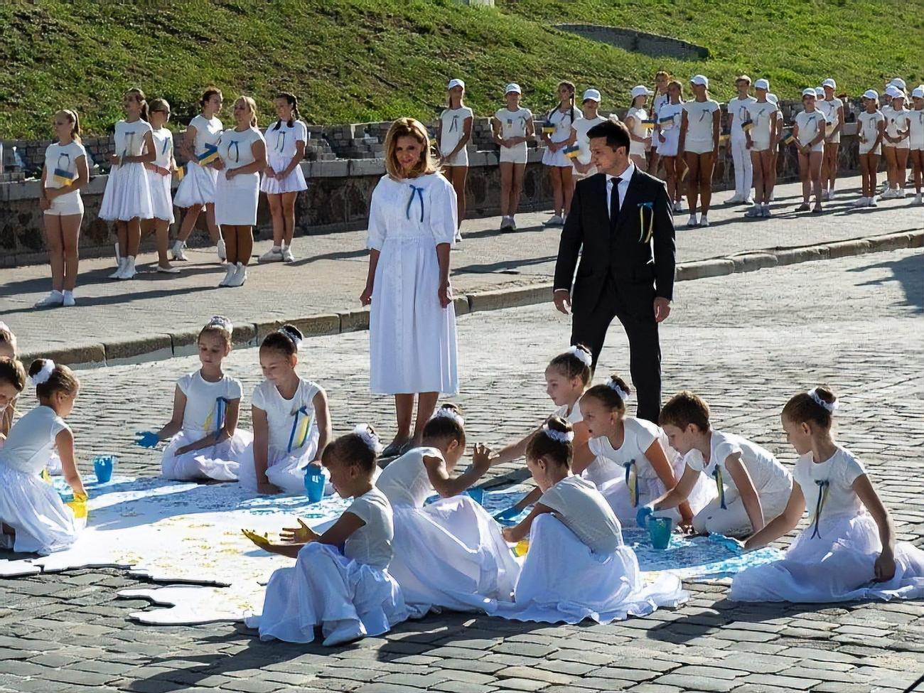 Зеленская выбрала платье от украинского бренда