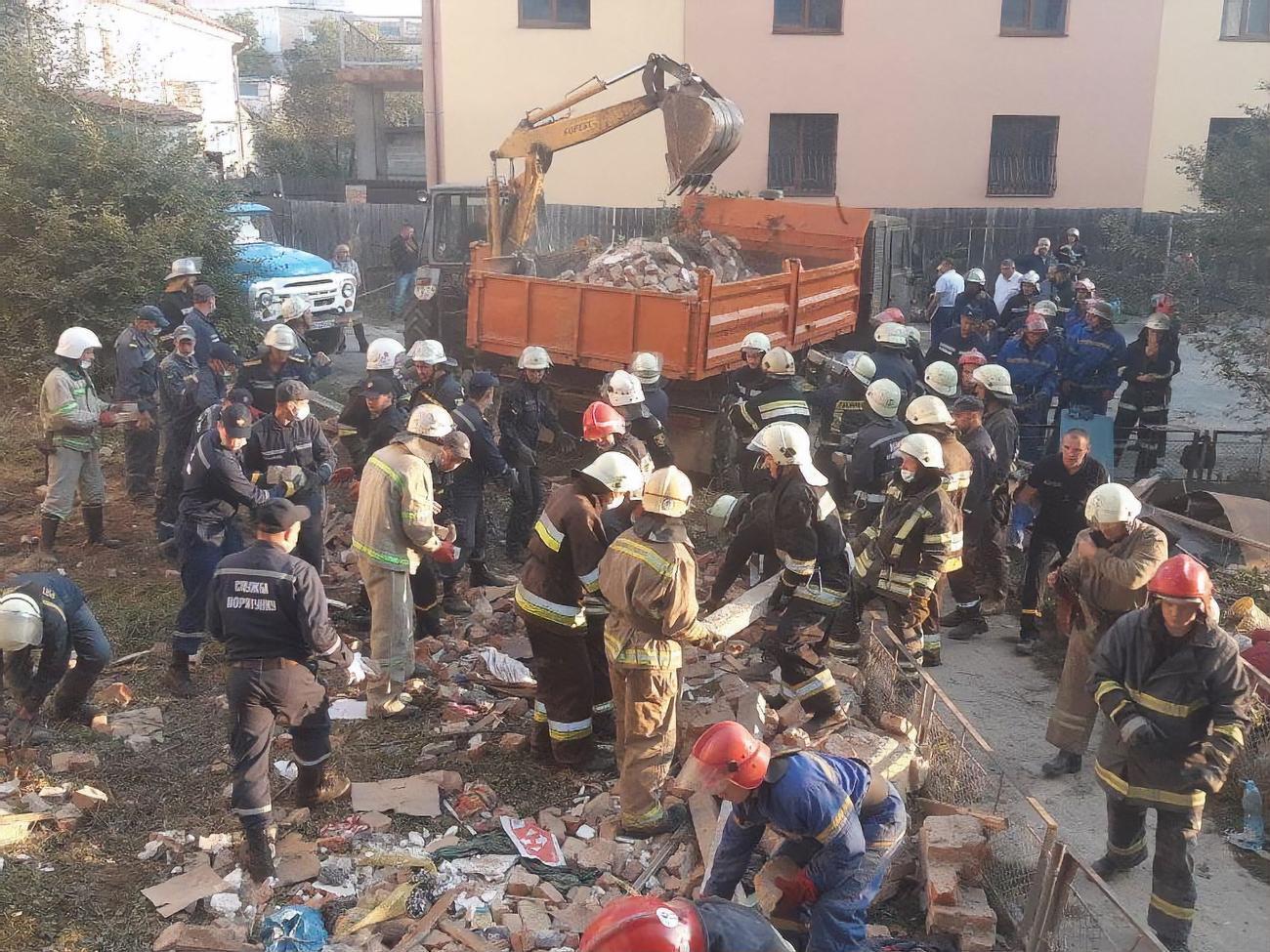 У Дрогобичі обвалилася частина багатоповерхового будинку. Фоторепортаж