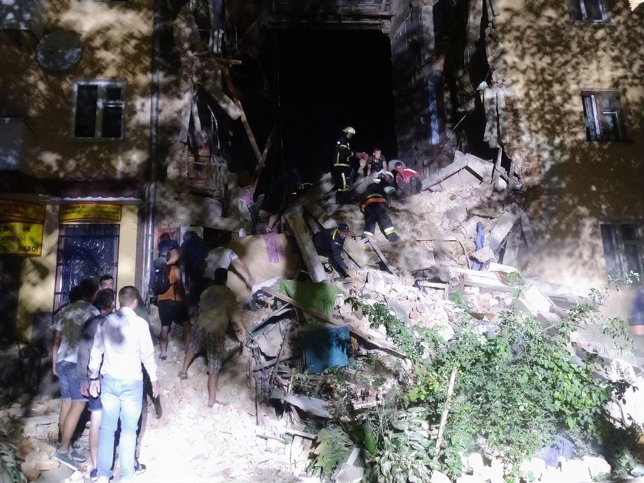 Під'їзд будинку обвалився вночі 28 серпня