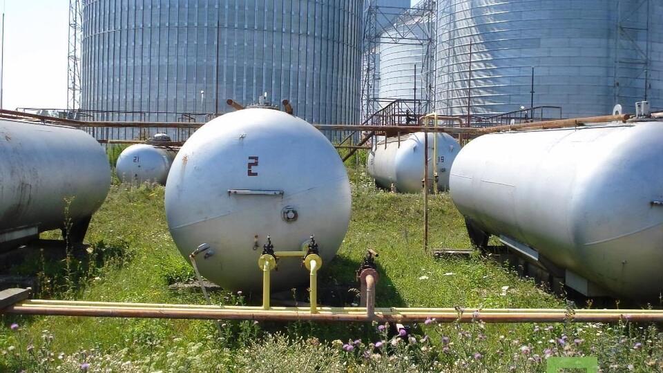 Общая начальная стоимость нефтебаз составляла 9,4 млн грн