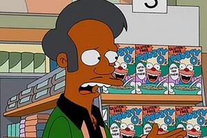 Персонж Апу, за сценарієм, є вихідцем з Індії