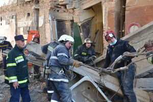 Із-під завалів дістали тіла восьми загиблих